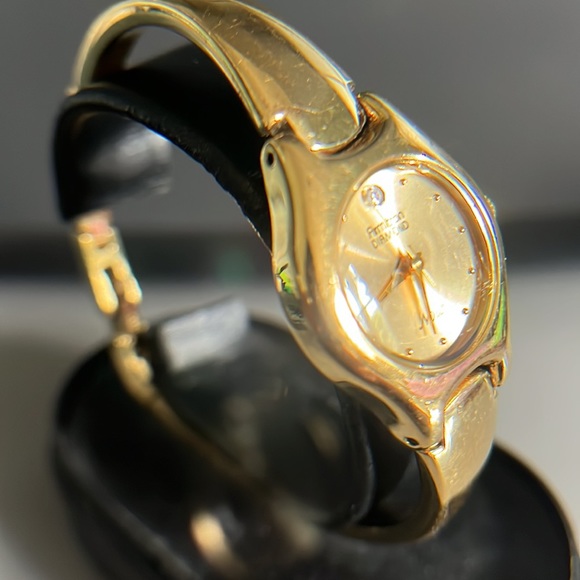 Armitron Now Gold Tone Ladies Bangle Bracelet Watch - Picture 13 of 15